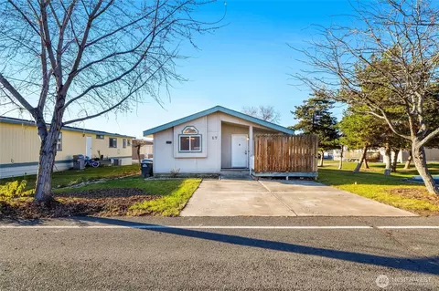 900 N Grape Dr #17, Moses Lake, WA 98837