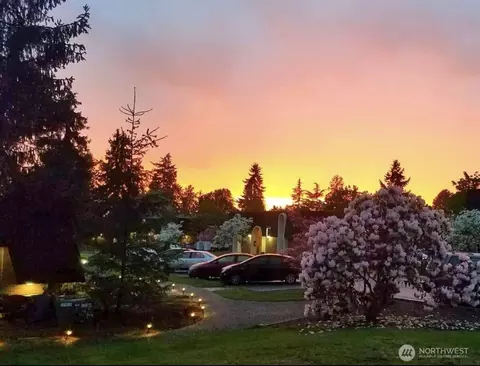 11108 NE 68th St #411, Kirkland, WA 98033