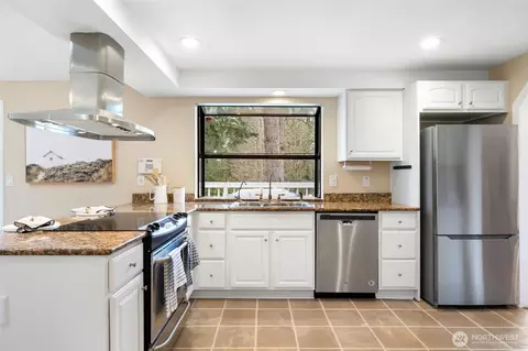 Kitchen - 23328 19th Dr SE, Bothell, WA 98021 photo 2 of 3