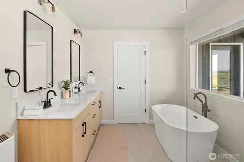 Bath - 5814 Lowell Larimer Rd #A4, Everett, WA 98208 photo 3 of 5