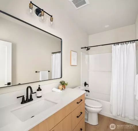 Bath - 5814 Lowell Larimer Rd #A4, Everett, WA 98208 photo 1 of 5