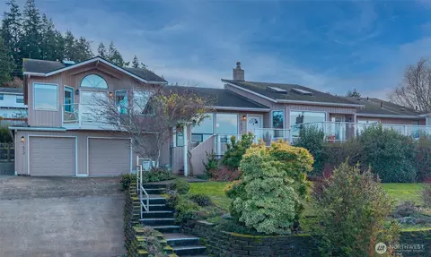 1672 Dorsey Dr, Freeland, WA 98249