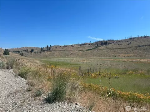 4 Crest Dr, Oroville, WA 98844