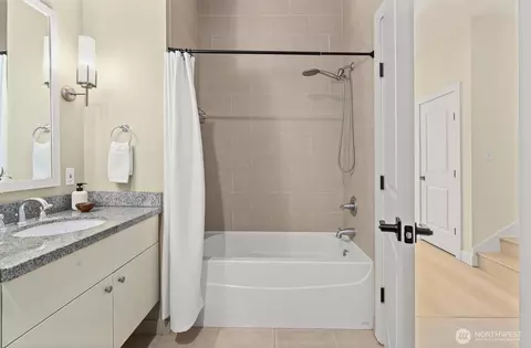 Bath - 71 Pine St #212, Edmonds, WA 98020 photo 2 of 4