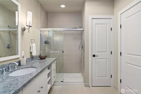 Bath - 71 Pine St #212, Edmonds, WA 98020 photo 4 of 4