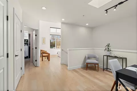 Entry Way - 71 Pine St #212, Edmonds, WA 98020 photo 3 of 4