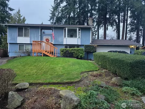 7806 Husky Way SE, Lacey, WA 98503