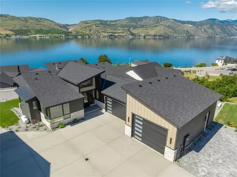 154 Apple Ave, Chelan, WA 98816