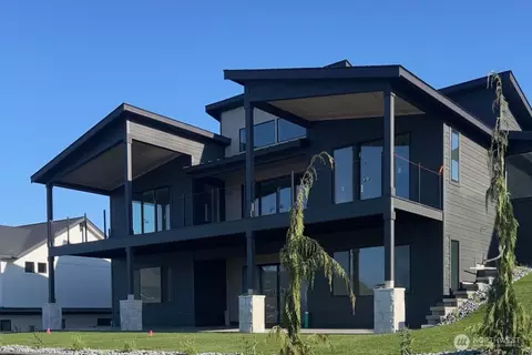 154 Apple Ave, Chelan, WA 98816