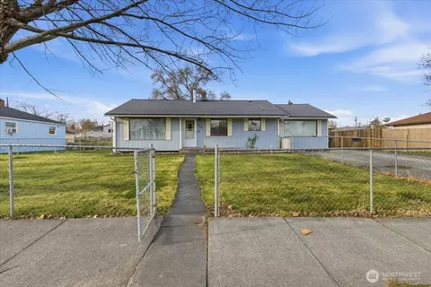 554 N Central Dr, Moses Lake, WA 98837