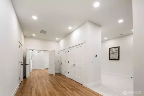 Entry Way - 32922 SE Kuzak Rd, Enumclaw, WA 98022 photo 5 of 5