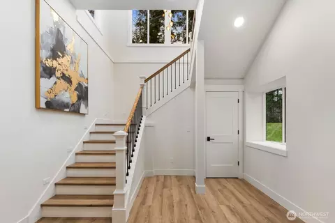Entry Way - 32922 SE Kuzak Rd, Enumclaw, WA 98022 photo 4 of 5