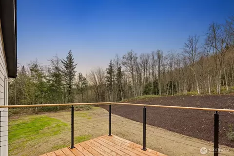 Exterior - 32922 SE Kuzak Rd, Enumclaw, WA 98022 photo 2 of 5