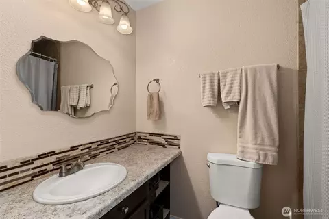 Bath - 888 King Rd, Winlock, WA 98596 photo 2 of 2