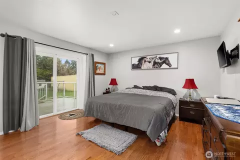 Bedroom - 888 King Rd, Winlock, WA 98596 photo 1 of 2