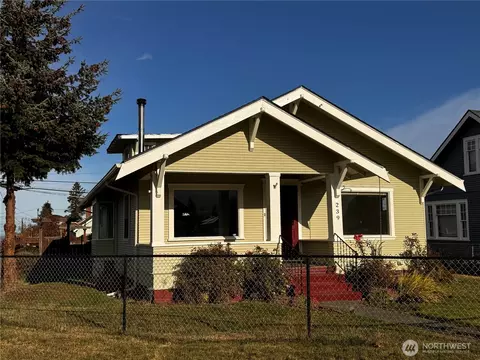 239 W 5th St, Port Angeles, WA 98362