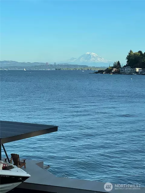 15044 Beach Dr NE, Lake Forest Park, WA 98155