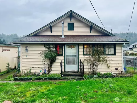 Exterior - 111 Varner Ave SE, Orting, WA 98360 photo 4 of 5