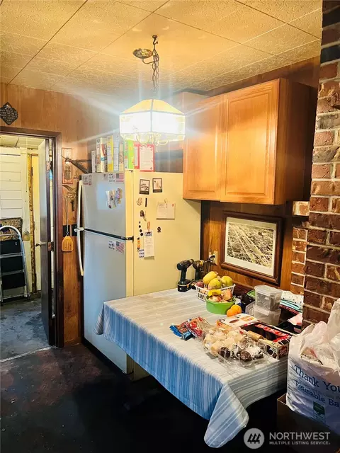 Kitchen - 111 Varner Ave SE, Orting, WA 98360 photo 2 of 2