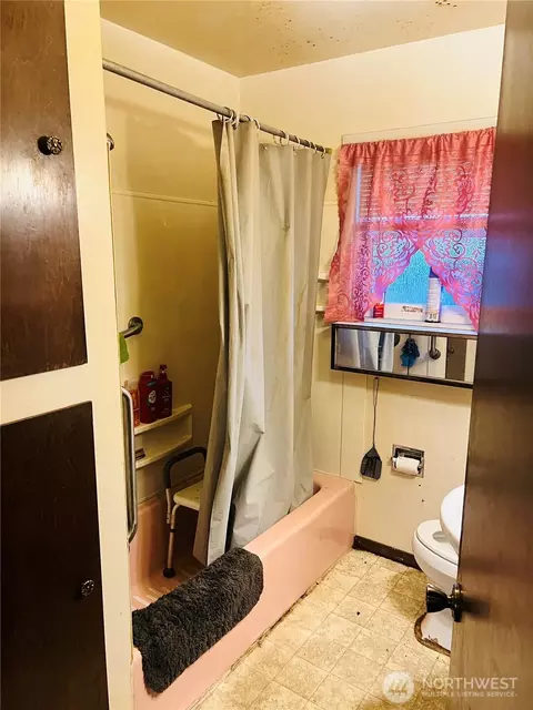 Bath - 111 Varner Ave SE, Orting, WA 98360 photo 1 of 1