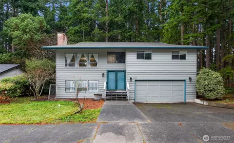 1834 NE Sumner Dr, Oak Harbor, WA 98277
