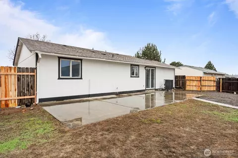 Exterior - 445 E Rainer St, Othello, WA 99344 photo 4 of 6