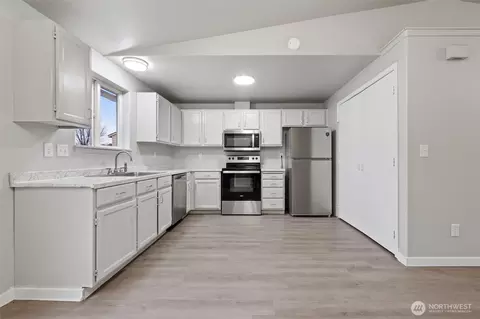 Kitchen - 445 E Rainer St, Othello, WA 99344 photo 1 of 3