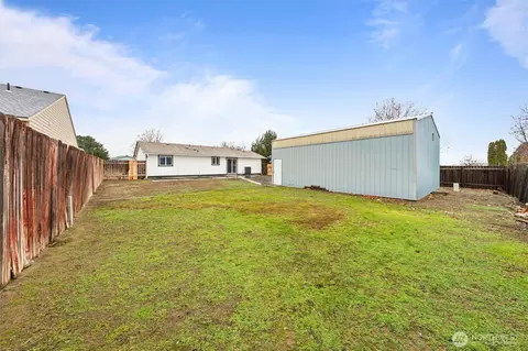 Exterior - 445 E Rainer St, Othello, WA 99344 photo 5 of 6