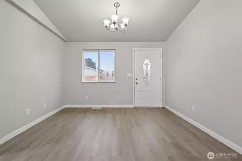Living - 445 E Rainer St, Othello, WA 99344 photo 2 of 4