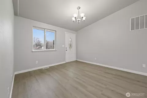 Living - 445 E Rainer St, Othello, WA 99344 photo 4 of 4