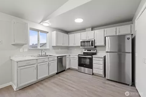 Kitchen - 445 E Rainer St, Othello, WA 99344 photo 3 of 3