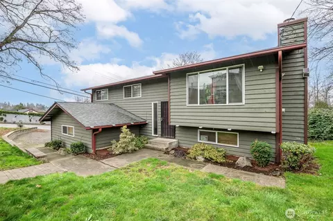 707 Alvord Ave N, Kent, WA 98031