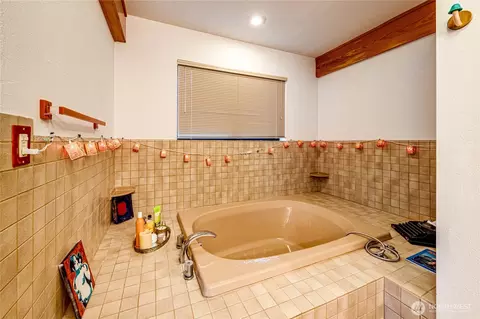 Bath - 301 Discovery Way, Sequim, WA 98382 photo 3 of 5