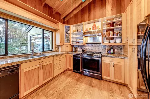 Kitchen - 301 Discovery Way, Sequim, WA 98382 photo 2 of 5