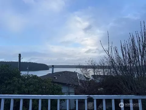 10122 Windward Dr NW, Olympia, WA 98502