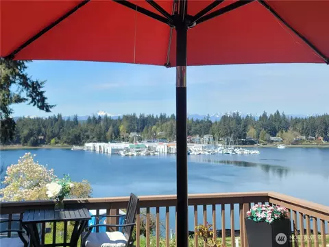 2540 E Phinney Bay Pl, Bremerton, WA 98312