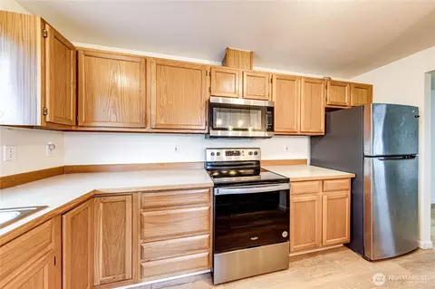 Kitchen - 1716 Scenic Dr, Everett, WA 98203 photo 2 of 3
