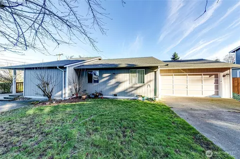Exterior - 1716 Scenic Dr, Everett, WA 98203 photo 2 of 4