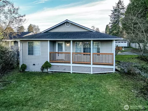 Exterior - 1716 Scenic Dr, Everett, WA 98203 photo 3 of 4