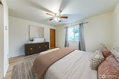 Bedroom - 1716 Scenic Dr, Everett, WA 98203 photo 2 of 4