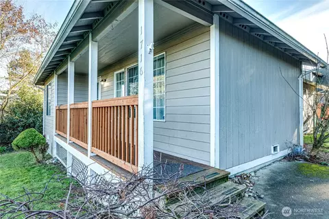 Exterior - 1716 Scenic Dr, Everett, WA 98203 photo 4 of 4