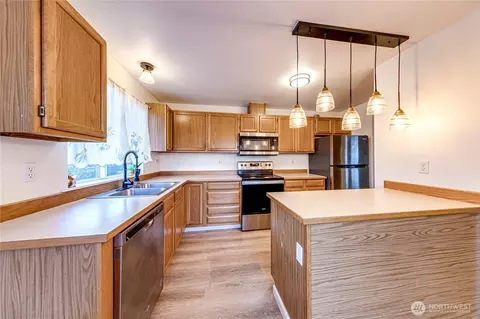 Kitchen - 1716 Scenic Dr, Everett, WA 98203 photo 1 of 3