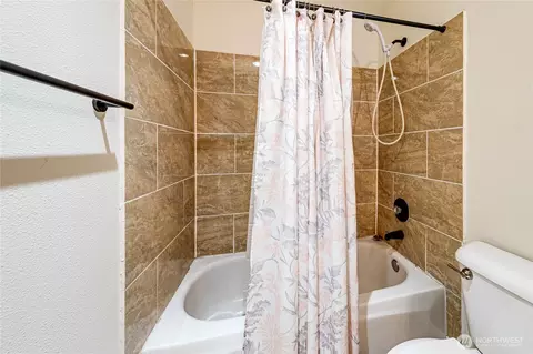 Bath - 1716 Scenic Dr, Everett, WA 98203 photo 4 of 4