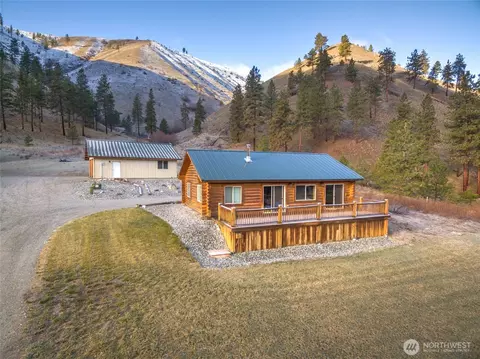 244 Howling Moon Ln, Chelan, WA 98816