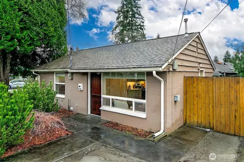 5700 241st St SW, Mountlake Terrace, WA 98043