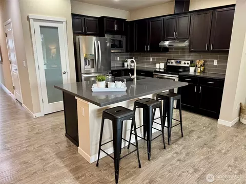 Kitchen - 7921 20th Ave SE, Everett, WA 98203 photo 3 of 4