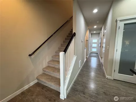 Entry Way - 7921 20th Ave SE, Everett, WA 98203 photo 2 of 3