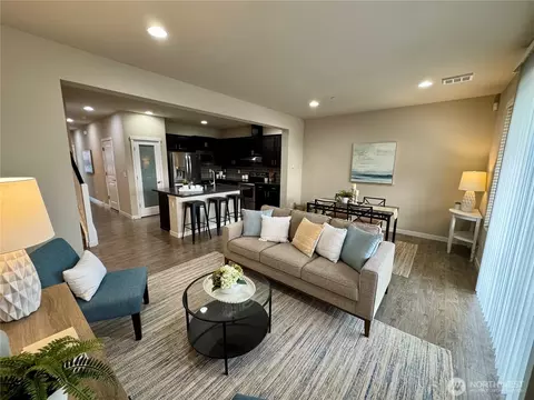Living - 7921 20th Ave SE, Everett, WA 98203 photo 1 of 4