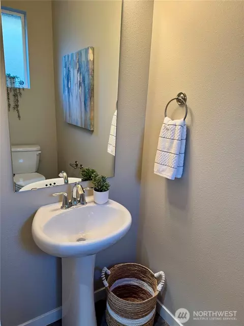 Bath - 7921 20th Ave SE, Everett, WA 98203 photo 1 of 3