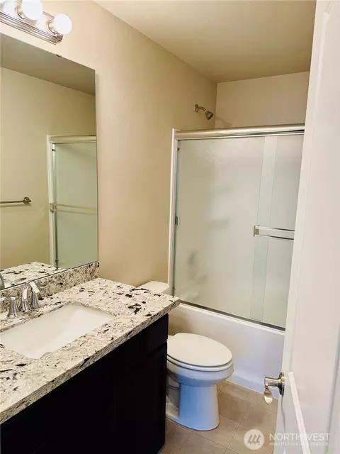 Bath - 7921 20th Ave SE, Everett, WA 98203 photo 2 of 3